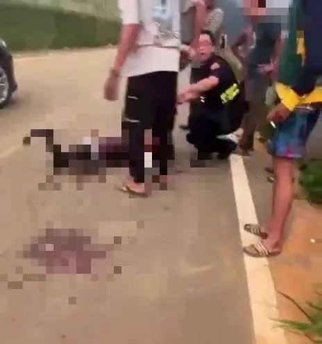 涉嫌行兇的外籍移工在刺死同鄉後迅速逃離現場，警方目前已成立專案小組，積極追查嫌犯下落以釐清案情。（圖／中天新聞）