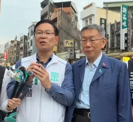 民眾黨立委張啓楷、民眾黨創黨主席柯文哲。（圖／中天新聞）