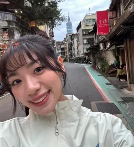 投入國民黨台北市松山、信義區議員初選的楊智伃一早就在地方拜票。(翻攝自楊智伃臉書)