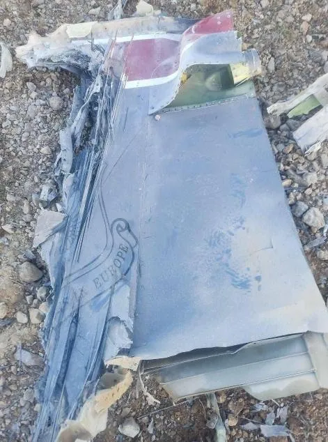 伊朗宣稱尋獲的F-15E戰機殘骸。（圖／《路透社》）