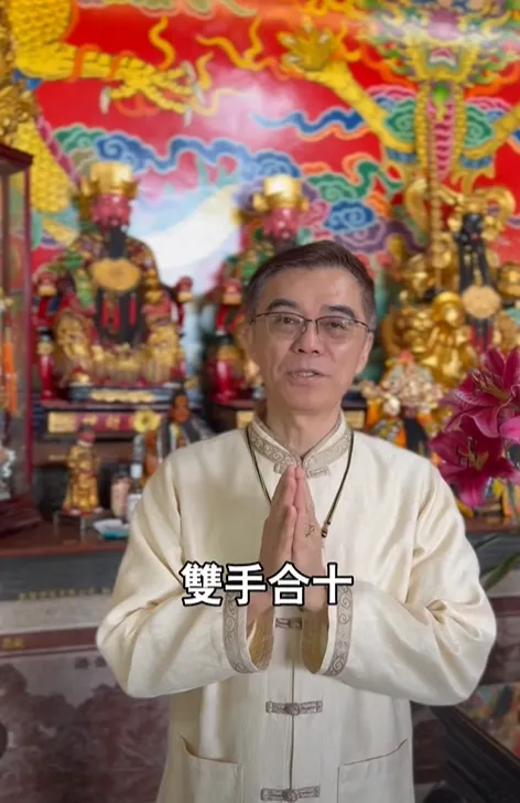 王老師分享多做1動作，在廟裡點燈的能量會強上兩倍。（圖／王老師幫幫我 ·生活中的易經開運策略臉書粉專）