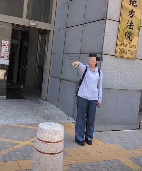 井雲蓉曾在台南地院槓上網紅鄭方形。（圖／翻攝鄭方形臉書）