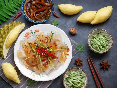榴槤市集推出「天麻榴辛麵」等多種限定美食。(圖/高雄市觀光局提供)