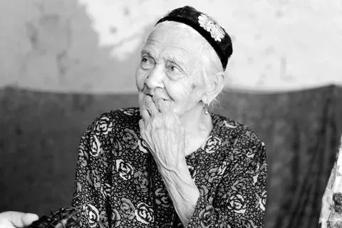 135歲的新疆婆婆阿麗米罕·色依提。（圖／翻攝畫面）