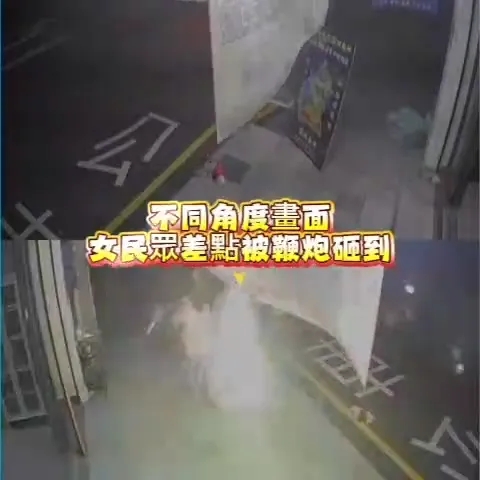 嘉義東區吳鳳北路公車站牌附近，11日晚間突然出現一陣火光，有人朝人行道扔鞭炮，炸彈飛過一名女子頭頂後爆炸，女子受到驚嚇回頭一看後迅速離開現場。（圖／翻攝是社會事新聞影音）