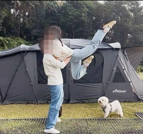小倆口無緣拍婚紗照，出遊的甜蜜合照讓人看了心痛。（圖／翻攝鄭女臉書）