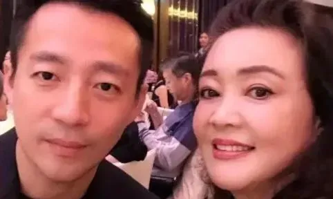 汪小菲(左)疑要和母親斷絕關係。(資料照/翻攝自微博)