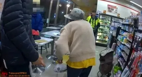 老婦走了41公里要找朋友洗澡，卻找不到住所。（圖／翻攝畫面）