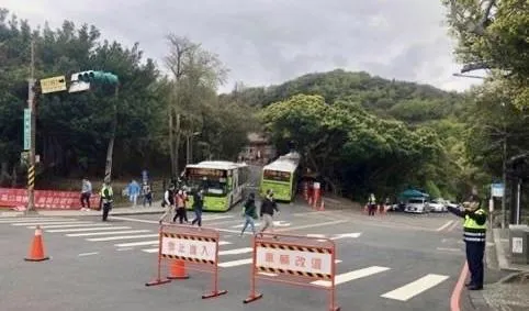 警方將於北市各公墓周邊進行交管。(圖/翻攝畫面)