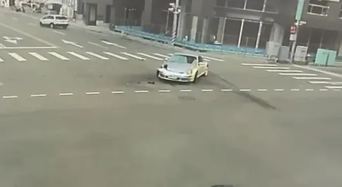 車禍瞬間。（圖／翻攝畫面）