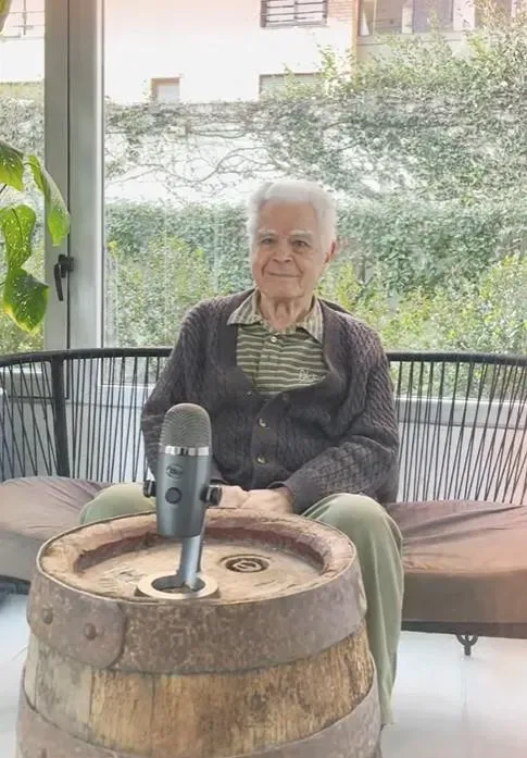 現年98歲的查布是Podcast「九十歲以上」發起人。（圖／翻攝自IG@noventaycontando）