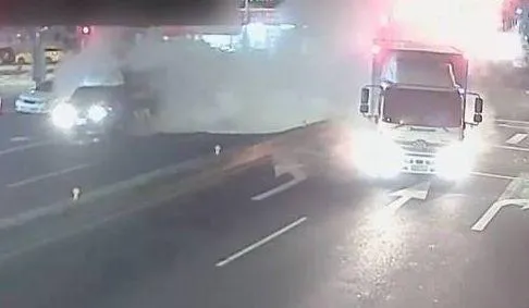 車禍發生瞬間。（圖／警方提供）
