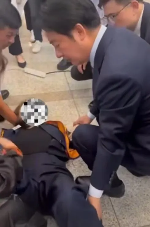 一名獅姐在準備與賴清德合影時突然身體不適、當場昏倒，賴清德立刻上前協助（攝自邱議瑩臉書）