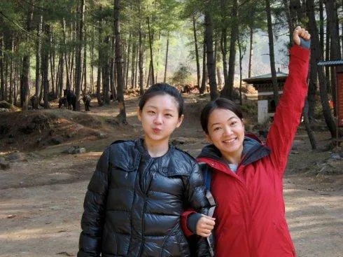 阿雅(右)與大S(左)曾一同登山。(圖/翻攝自阿雅臉書)
