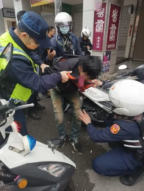 黃姓男子為機車竊盜現行犯。(圖/警方提供)