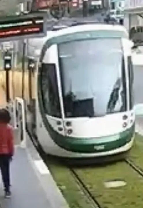 高雄輕軌司機員駕駛輕軌列車到C29樹德家商站時過站不停。（圖／民眾提供）
