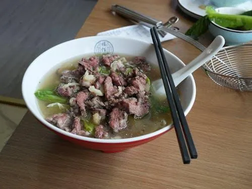 一位患有三高的60多歲男性，有每天早上喝牛肉湯的習慣，檢查發現大腸內有一顆2.5公分的息肉，經切片檢驗確診為早期大腸癌。（示意圖／Pexels）