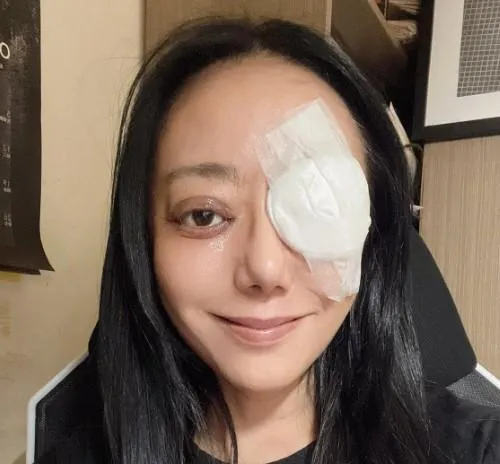 歌手高慧君2021年首次出現甲狀腺功能低下症狀，引發眼睛斜視及重影問題。（圖／高慧君臉書）