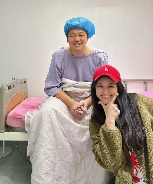 哈孝遠的老婆瑄瑄情人節當天曬出丈夫完成結紮手術的照片。(圖/翻攝小哈&瑄瑄~是在哈劉臉書)