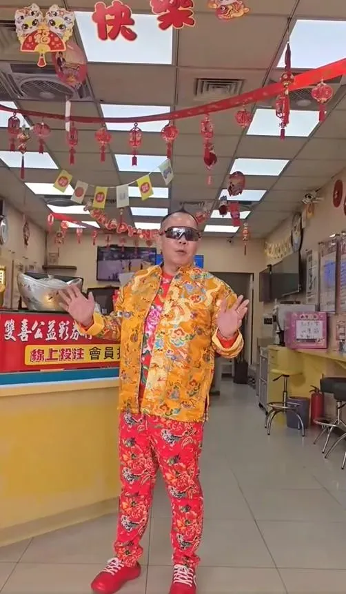 胡漢龑昨晚接到大樂透中100萬的喜訊，一早興高采烈的要去領獎。（圖／翻攝自啟德機械起重工程-股公司臉書）