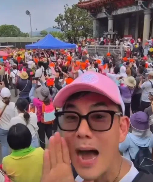 白沙屯媽祖進香回鑾期間，不僅吸引大批信眾朝聖，就連天王任賢齊也現身參與盛事。（圖／翻攝自任賢齊 Richie Jen臉書）