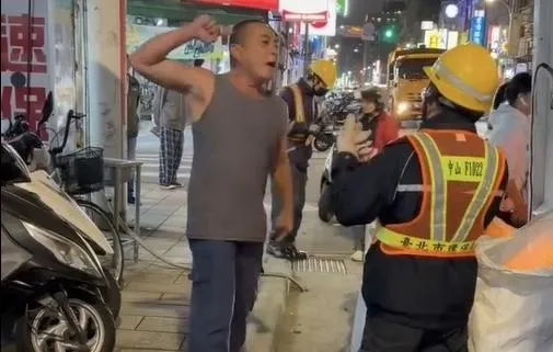平頭男惱羞辱罵清潔隊員揚言打人。(圖/翻攝自臉書「清潔隊的大小心酸」)