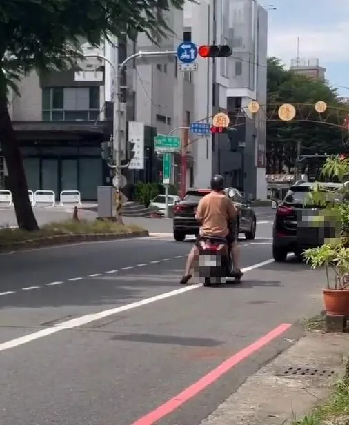 警方表示該名騎士行為已涉及不當駕駛,可處6千元以上罰鍰。(圖/翻攝畫面)