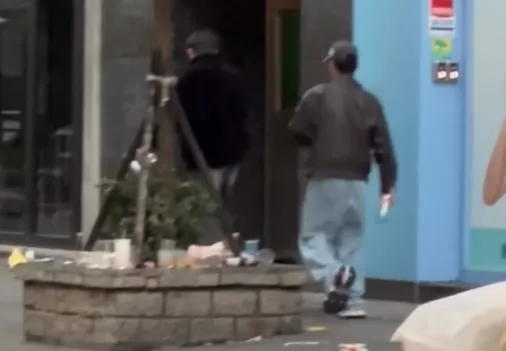 兩名男子在超跑巷鬧事。（圖／翻攝自Threads）