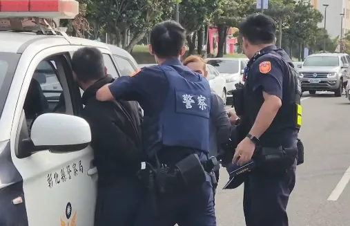 彰化縣鹿港鎮昨（23）日下午上演一場街頭追捕戲碼。（圖／警方提供）