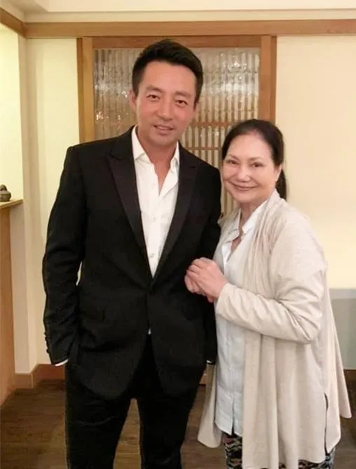 大S過世後,S媽和與前女婿汪小菲及其家人失聯等糾紛引發討論。(圖/翻攝自黃春梅臉書)