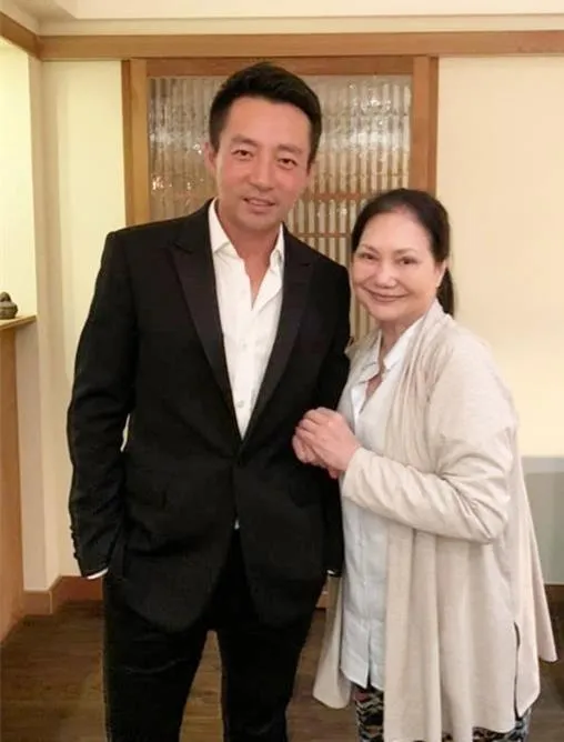 汪小菲將辦婚宴,S媽被問及遺產爭議親自回應。(圖/翻攝自黃春梅臉書)