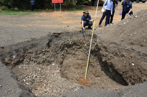 黑心業者假藉鋪設便道名義，將高達9萬多立方公尺的土木及營建廢棄物，違法回填至陸軍北區聯合測考中心湖口訓練場。（圖／桃檢提供）