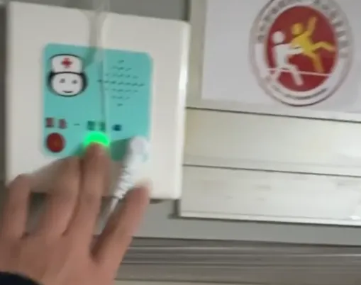空無一人的病房內，護士鈴卻無故亮起。（圖/Threads網友@imjusxin授權提供）