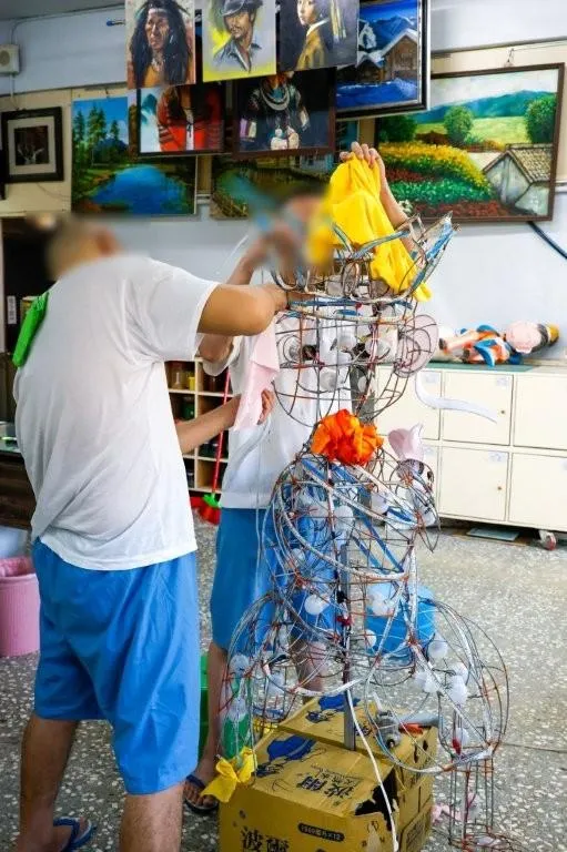 以西遊記靈感發想的花燈作品。(圖/台北監獄提供)