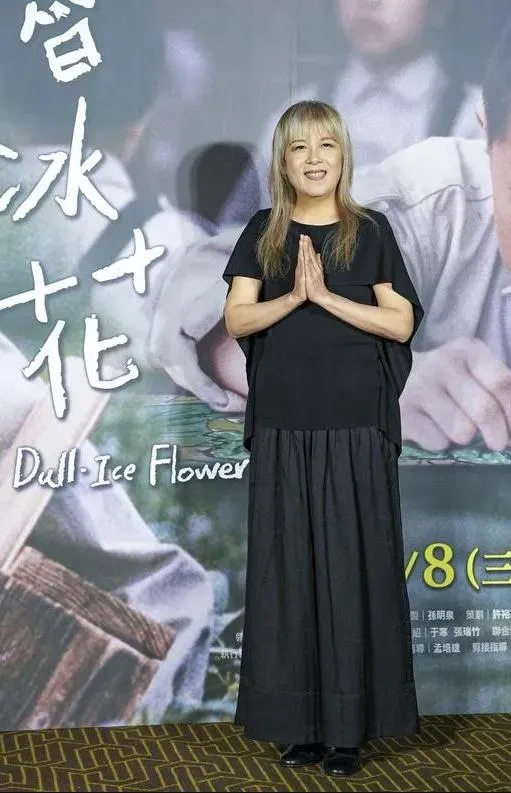 電影《魯冰花》數位修復版台北首映會7日晚間舉行,同名主題曲演唱者曾淑勤(圖)出席活動,並現場獻唱經典主題曲〈魯冰花〉。(圖/中央社)