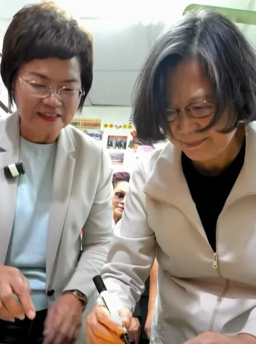 陳素月邀請蔡英文出任競總榮譽主委。(圖/翻攝陳素月臉書)