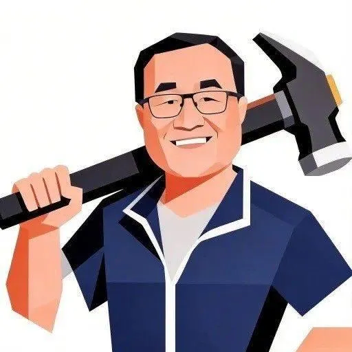 李四川於臉書更換手持鐵鎚的新人頭照,青鳥跟綠側翼攻擊慘翻車。(圖取自李四川臉書)