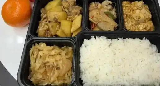赴德參加醫材展的中方人員食用便當後出現大規模食物中毒。（圖／翻攝《新民晚報》）