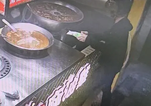 警方初步懷疑，麻油雞店其中一名股東疑似在外與桃園地區黑幫「正義會」有賭債或其他債務糾紛。（圖／新北刑大提供）