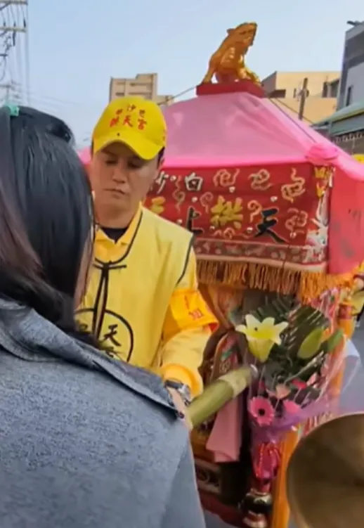 台中失蹤婦陳屍龍井溝渠，家屬曾向白沙屯媽祖泣求尋人。（圖／翻攝YT白沙屯媽祖網路電視台）