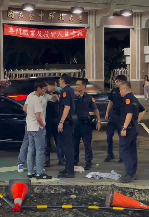 警方趕來排解。（圖／翻攝leo_carshots的Threads，經授權使用）