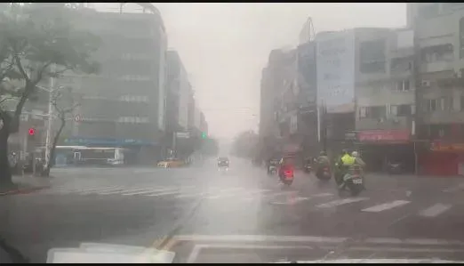 暴雨景象。（圖／中天新聞網）