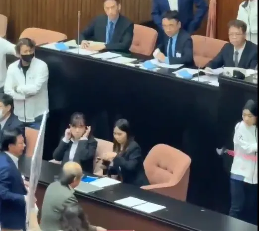 徐巧芯、柯建銘議事衝突畫面。（資料照）