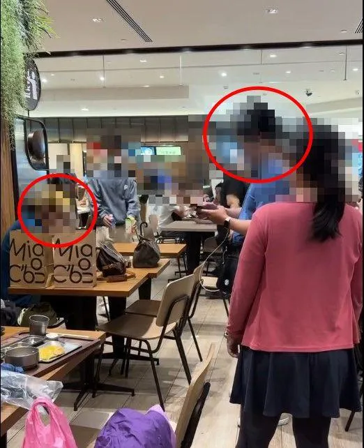 藍衣男子突遭陌生男子持包包攻擊頭部，紅色上衣妻子當場怒罵對方，在台北101地下街爆發激烈口角衝突。（圖／翻攝Threads fish.1010）