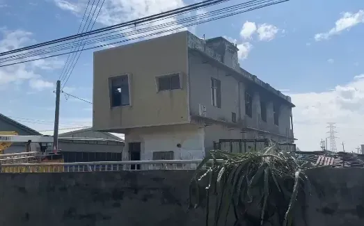 雲林縣褒忠鄉潮厝村民宅火警火,消防人員半小時撲滅火勢。(圖/雲林縣消防局提供)