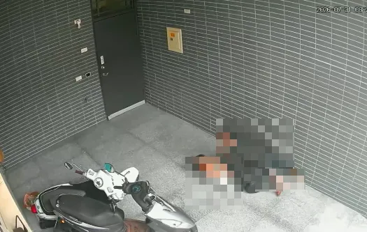 衝突過程中，陳女衣服遭劃破，並受有頸部擦傷、腹部及手臂挫傷。（圖／中天新聞）