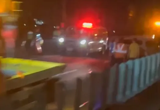 台61線西濱快速道路彰化縣鹿港段173.6公里處，昨（16）日深夜11點多發生3車連環撞車事故。（圖/警方提供，下同）