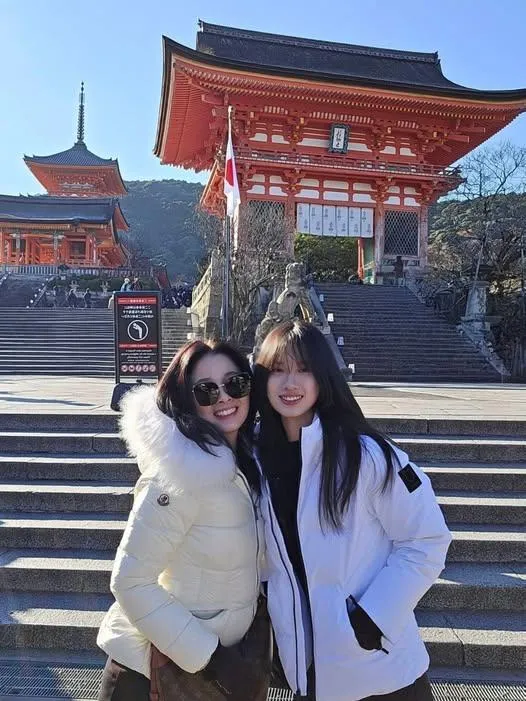 呂文婉曬出與女兒日本旅遊的合照。（圖／翻攝呂文婉get in TOUCH&nbsp;臉書）