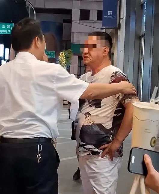 該輛違停BMW的駕駛。（圖／翻攝Zax1134的Threads）