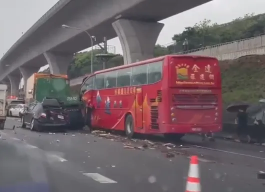 林口連環車禍。(圖/翻攝自niu_niu_wu Threads)
